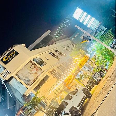 Airport City Hotel Katunayake Exterior photo