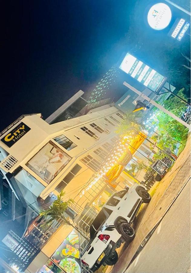 Airport City Hotel Katunayake Exterior photo