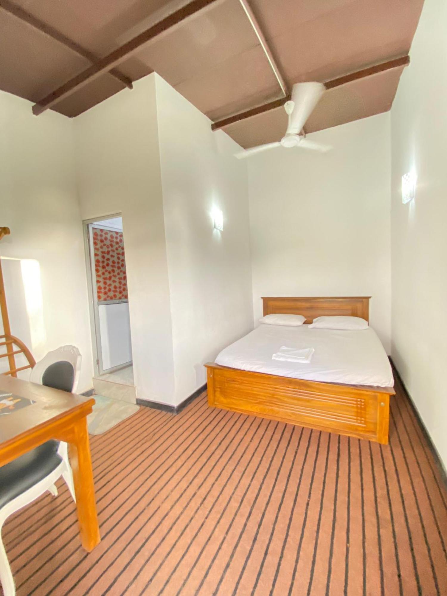Airport City Hotel Katunayake Exterior photo
