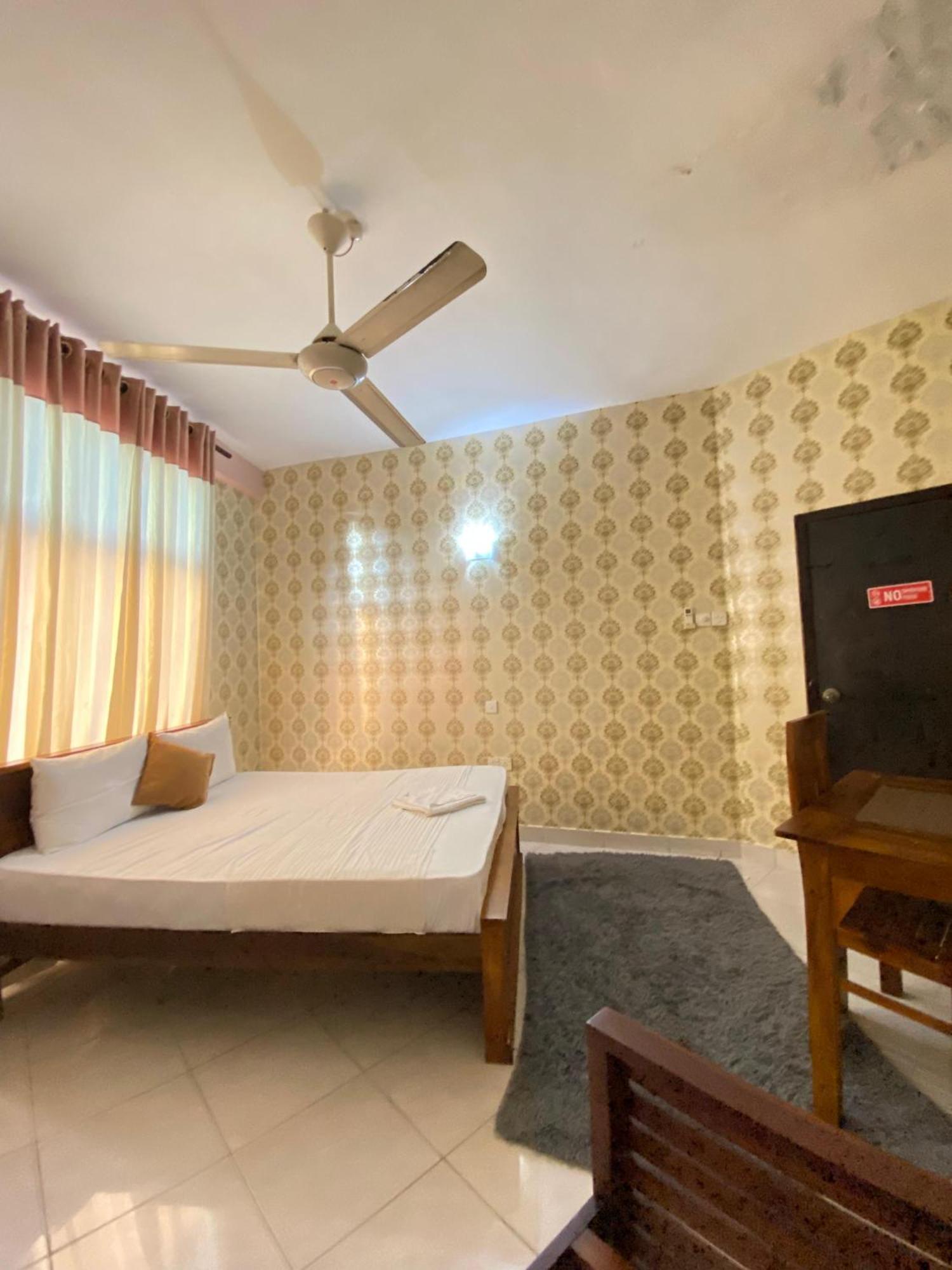 Airport City Hotel Katunayake Exterior photo