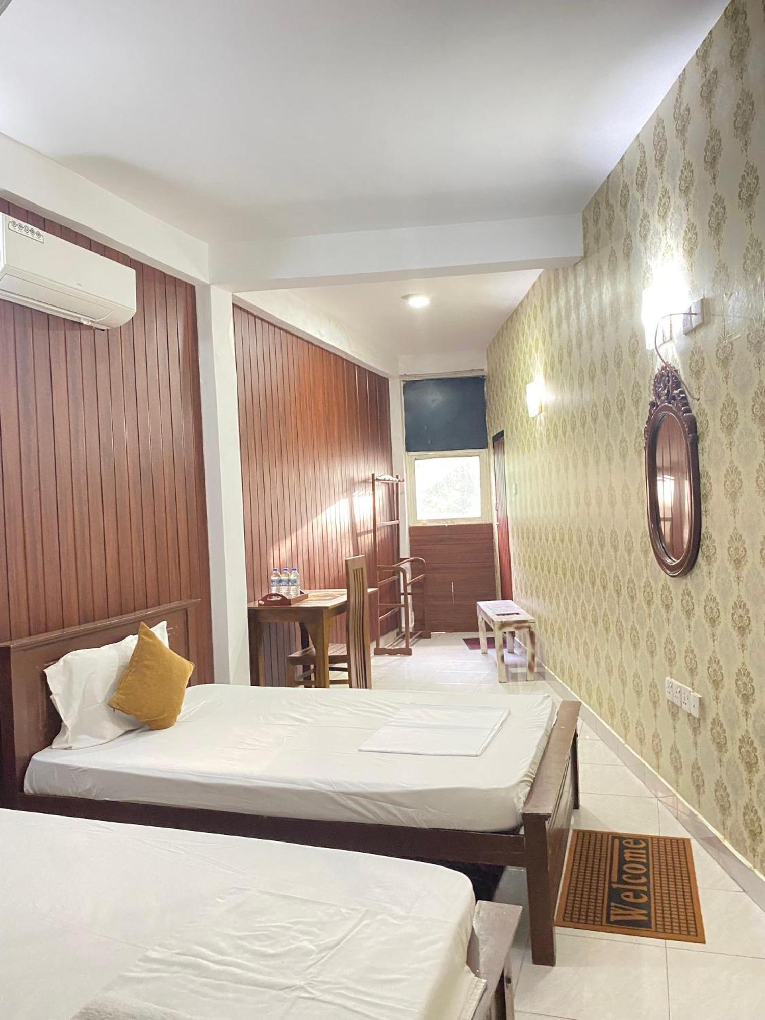 Airport City Hotel Katunayake Exterior photo