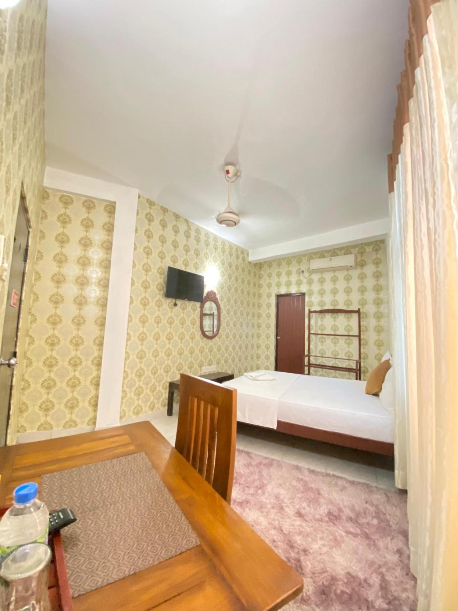Airport City Hotel Katunayake Exterior photo