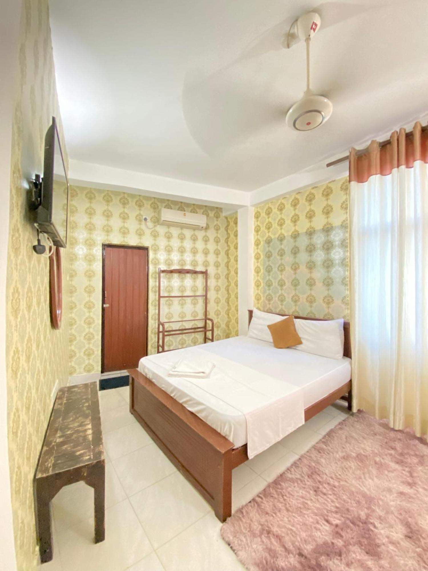 Airport City Hotel Katunayake Exterior photo