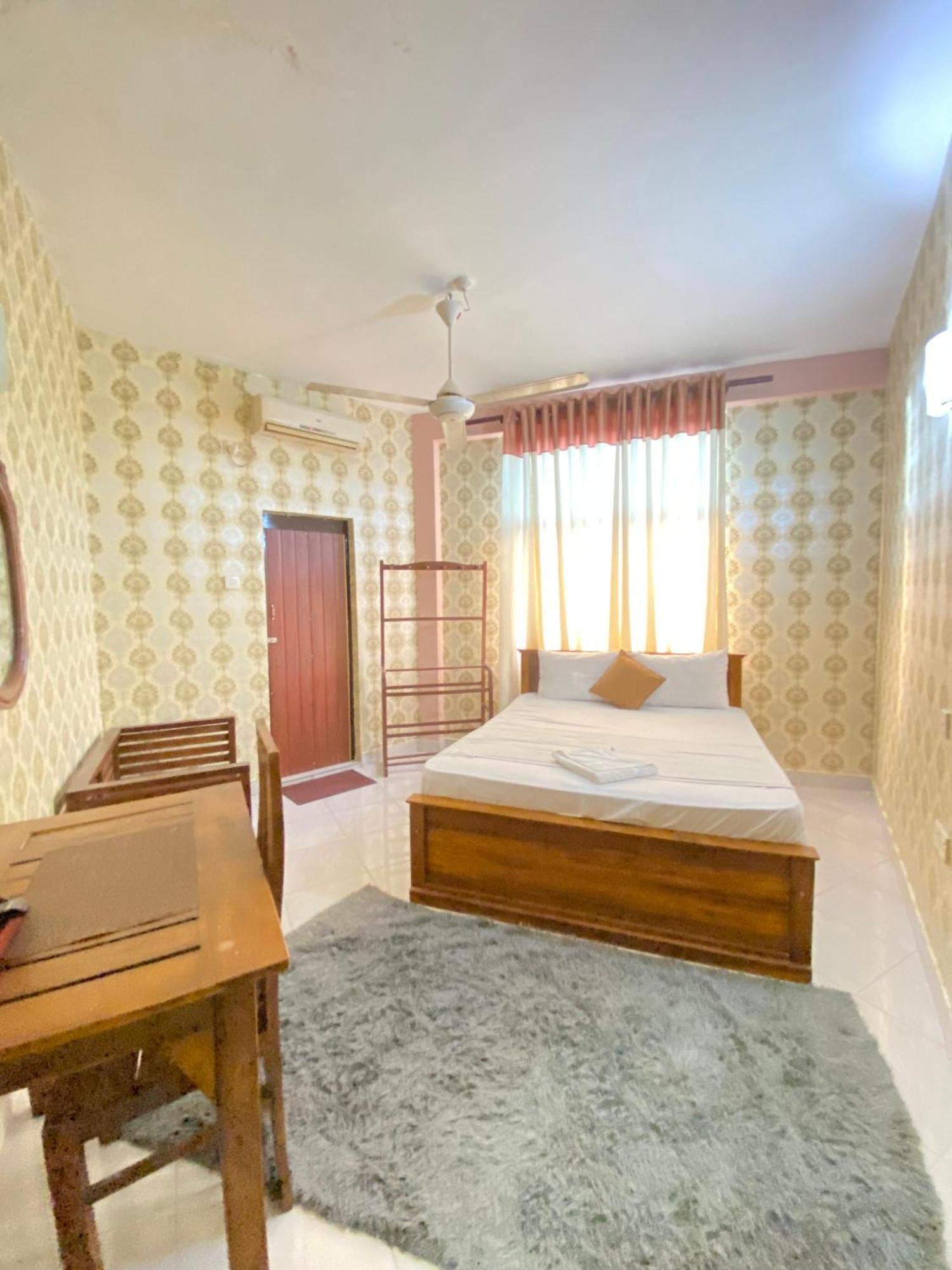 Airport City Hotel Katunayake Exterior photo