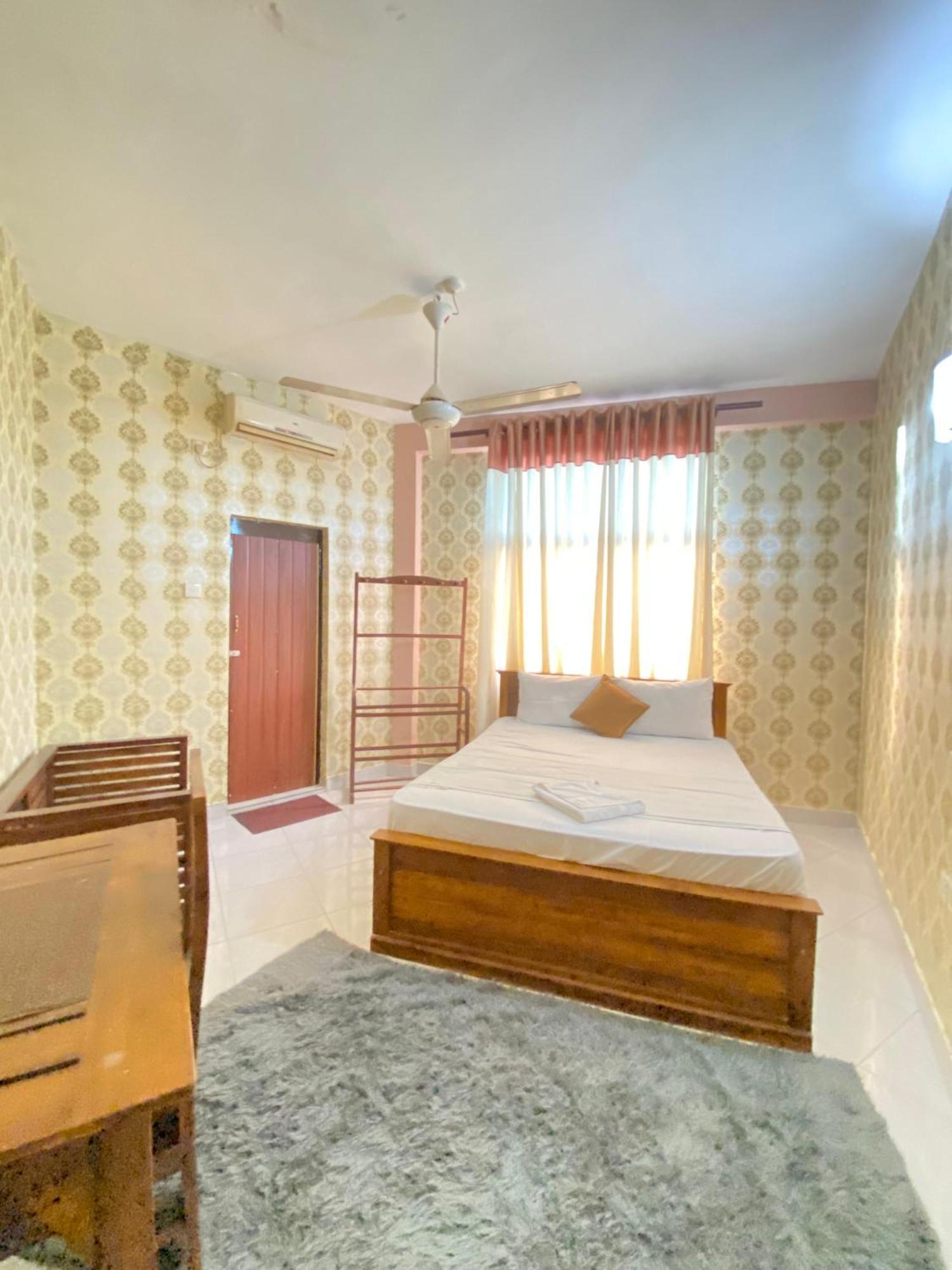 Airport City Hotel Katunayake Exterior photo