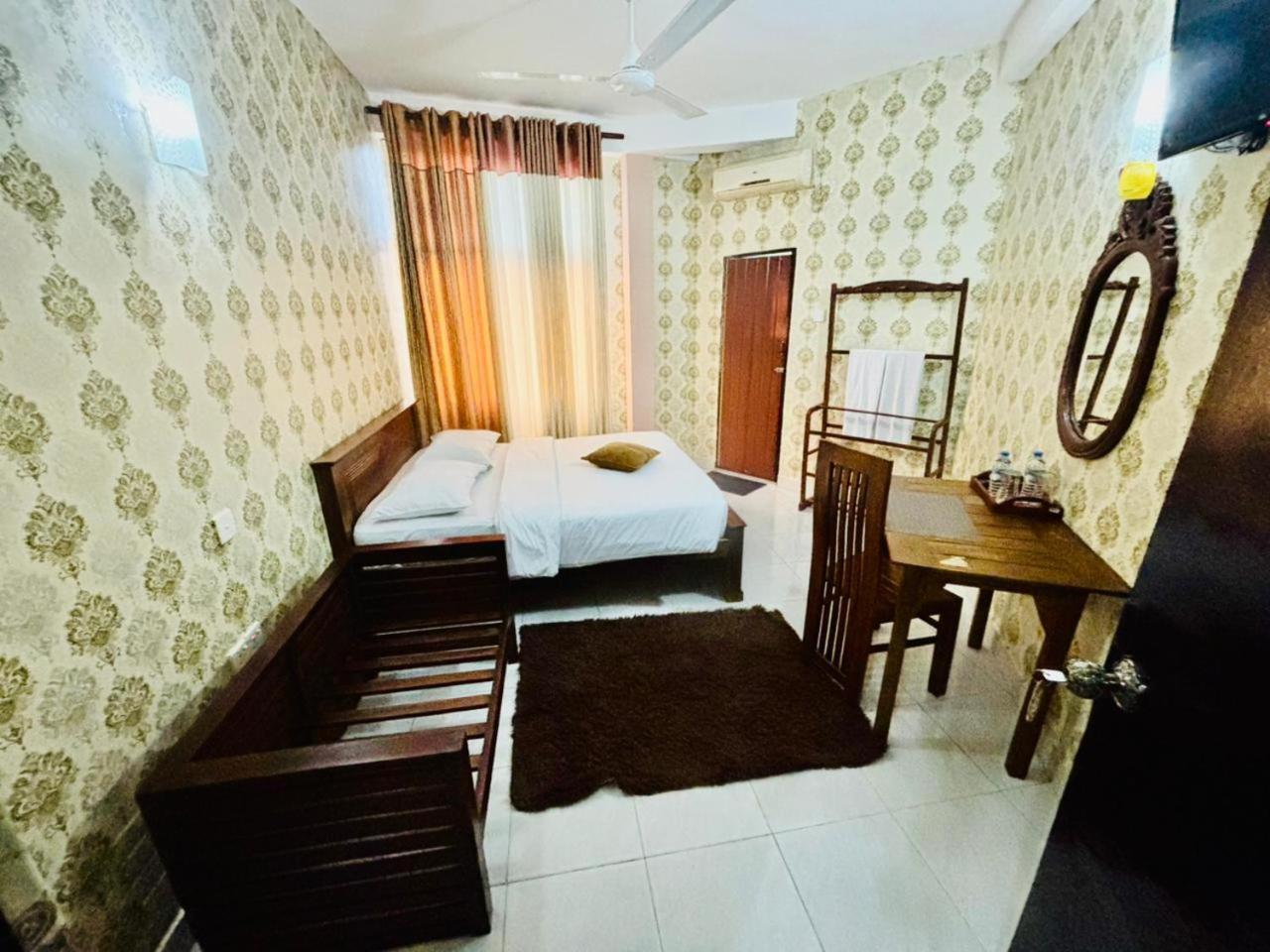 Airport City Hotel Katunayake Exterior photo